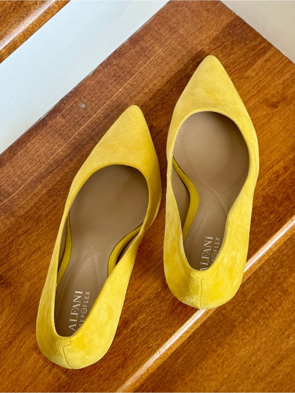 Alfani Stepflex Yellow Suede Pointed Toe Pumps – Size 8.5M - Picture 3 of 12